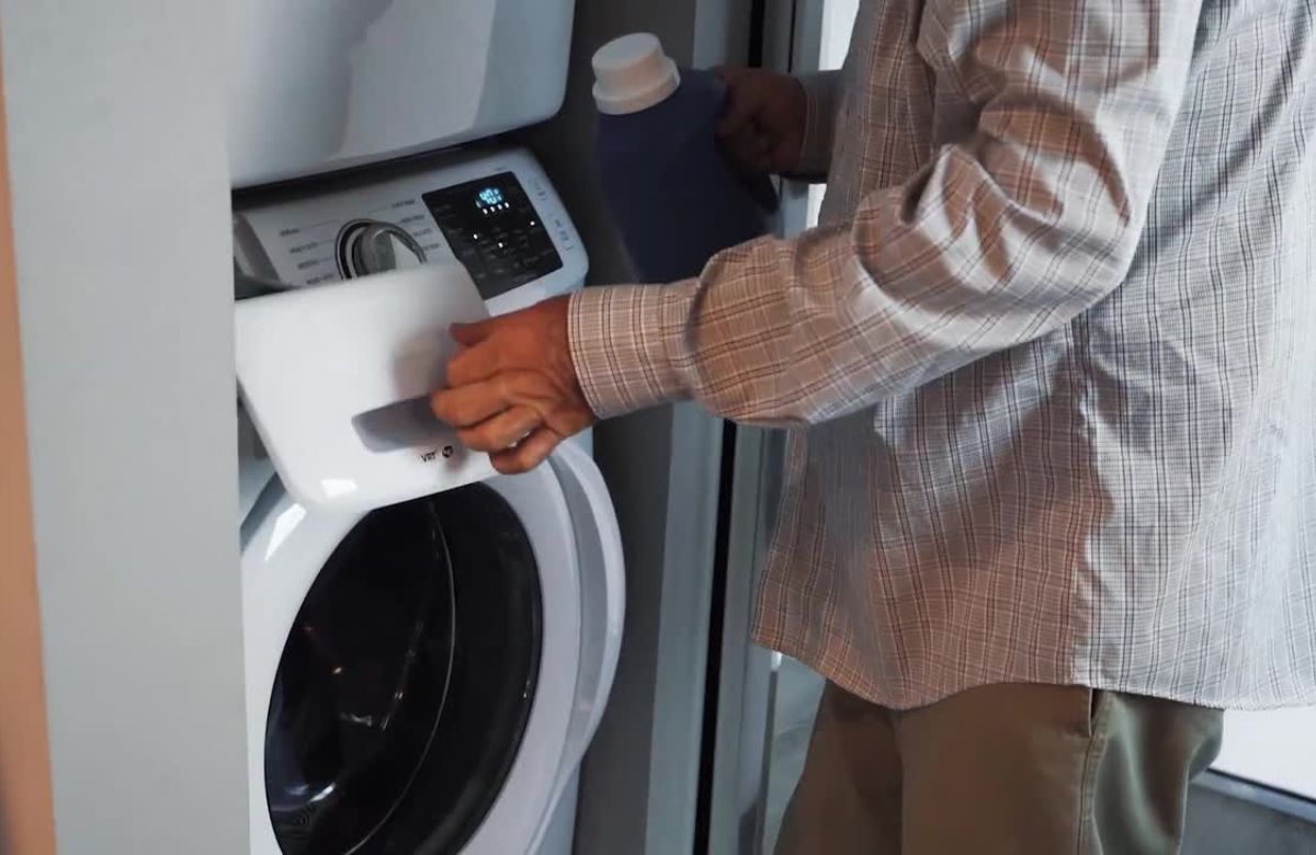 Pranje veša na nižim temperaturama štedi struju, čuva odeću i smanjuje račun značajno.