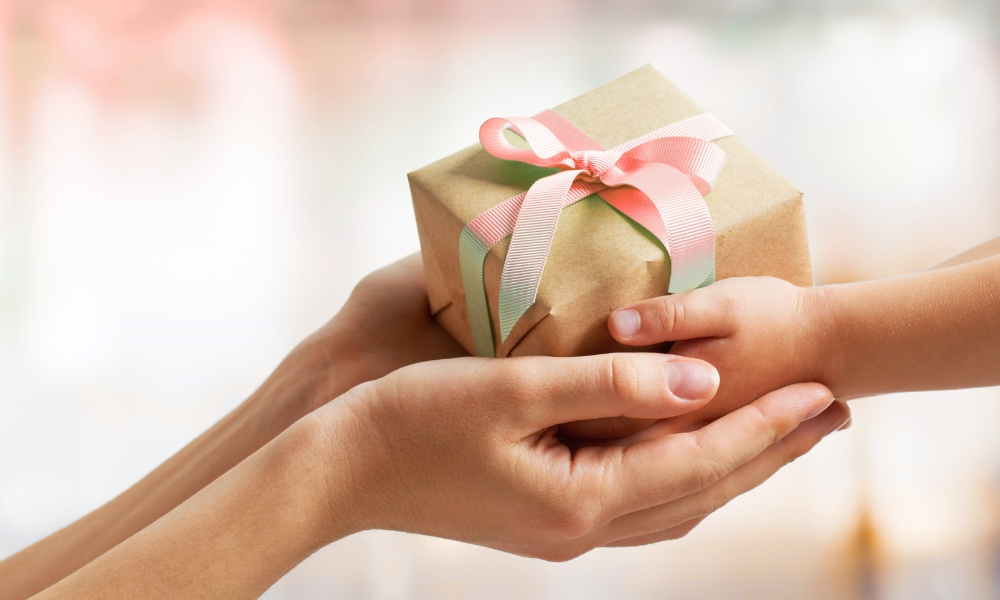 Vreme je da poklone biramo svesno, sa više emocije i manje potrošnje